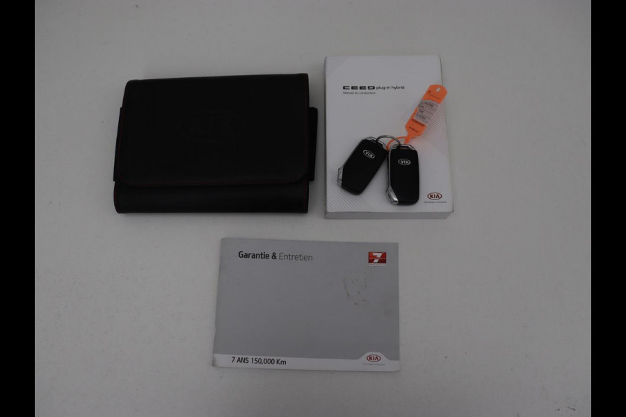 Kia Ceed 1.6 GDI PHEV ExecutiveLine | SOH 93% | Panoramadak | Stoelventilatie | Leder | Camera | Carplay | Half leder | Stuurverwarming | Full LED | Keyless | Navigatie | Digital Cockpit | Plug In