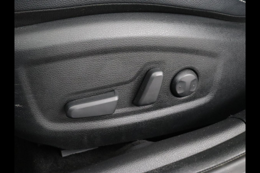 Kia Ceed 1.6 GDI PHEV ExecutiveLine | SOH 93% | Panoramadak | Stoelventilatie | Leder | Camera | Carplay | Half leder | Stuurverwarming | Full LED | Keyless | Navigatie | Digital Cockpit | Plug In