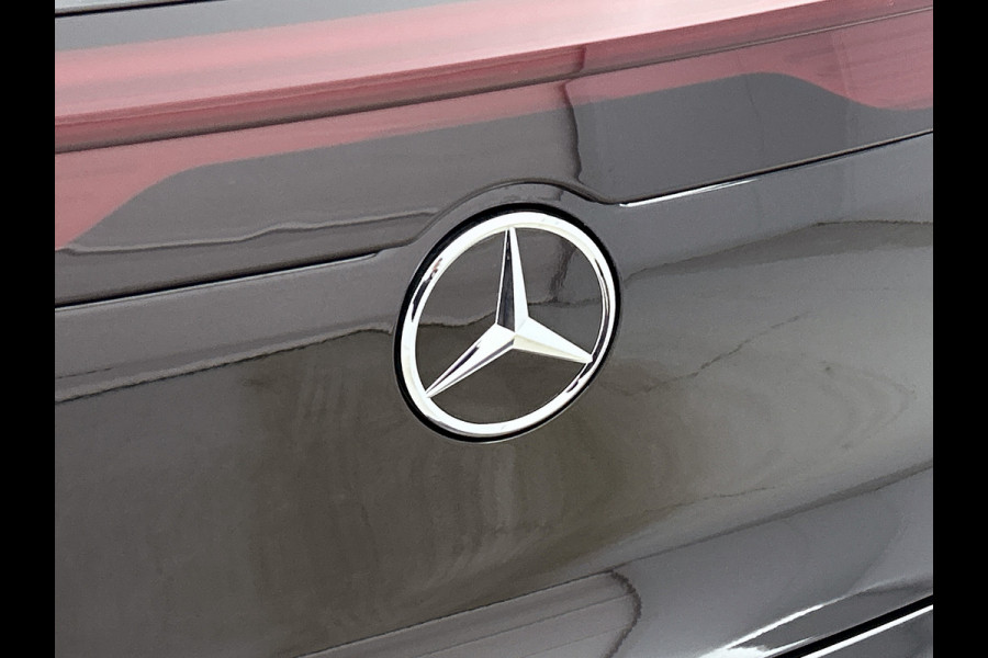 Mercedes-Benz Glb 250+ Business Solution AMG 7p. 85.5 kWh | Premium pakket | Winterpakket | Nightpakket | Trekhaak | Verstelbare demping | 20” multispaakse AMG-velgen | Vast panoramadak | Sfeerverlichting | GUARD 360° |