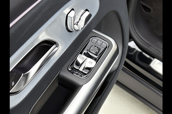 Mercedes-Benz Glb 250+ Business Solution AMG 7p. 85.5 kWh | Premium pakket | Winterpakket | Nightpakket | Trekhaak | Verstelbare demping | 20” multispaakse AMG-velgen | Vast panoramadak | Sfeerverlichting | GUARD 360° |