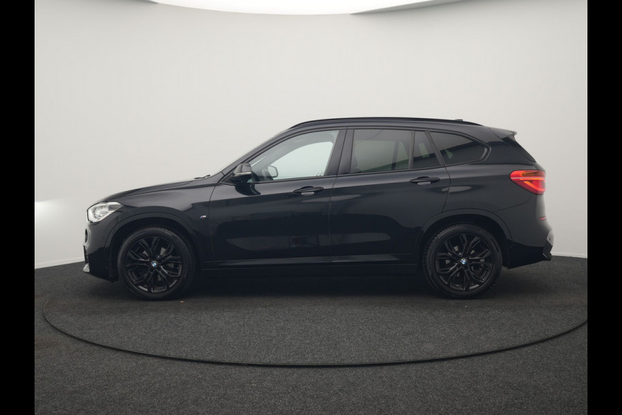 BMW X1 sDrive18i M Sport 141pk | Trekhaak Afn. | Camera | Lederen Sportstoelen Verwarmd | Navigatie | Cruise Control | LED Koplampen | 18"L.M |