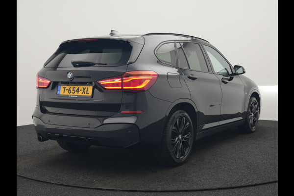 BMW X1 sDrive18i M Sport 141pk | Trekhaak Afn. | Camera | Lederen Sportstoelen Verwarmd | Navigatie | Cruise Control | LED Koplampen | 18"L.M |