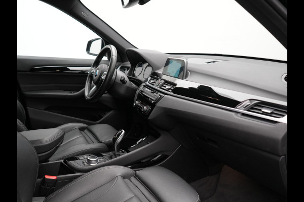 BMW X1 sDrive18i M Sport 141pk | Trekhaak Afn. | Camera | Lederen Sportstoelen Verwarmd | Navigatie | Cruise Control | LED Koplampen | 18"L.M |