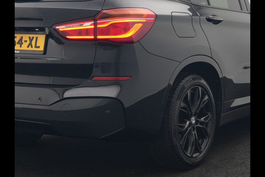BMW X1 sDrive18i M Sport 141pk | Trekhaak Afn. | Camera | Lederen Sportstoelen Verwarmd | Navigatie | Cruise Control | LED Koplampen | 18"L.M |