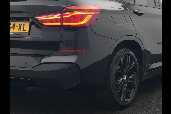 BMW X1 sDrive18i M Sport 141pk | Trekhaak Afn. | Camera | Lederen Sportstoelen Verwarmd | Navigatie | Cruise Control | LED Koplampen | 18"L.M |