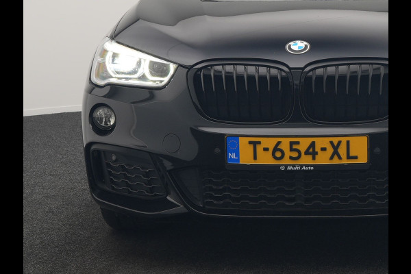 BMW X1 sDrive18i M Sport 141pk | Trekhaak Afn. | Camera | Lederen Sportstoelen Verwarmd | Navigatie | Cruise Control | LED Koplampen | 18"L.M |