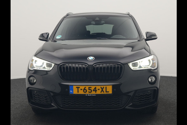 BMW X1 sDrive18i M Sport 141pk | Trekhaak Afn. | Camera | Lederen Sportstoelen Verwarmd | Navigatie | Cruise Control | LED Koplampen | 18"L.M |