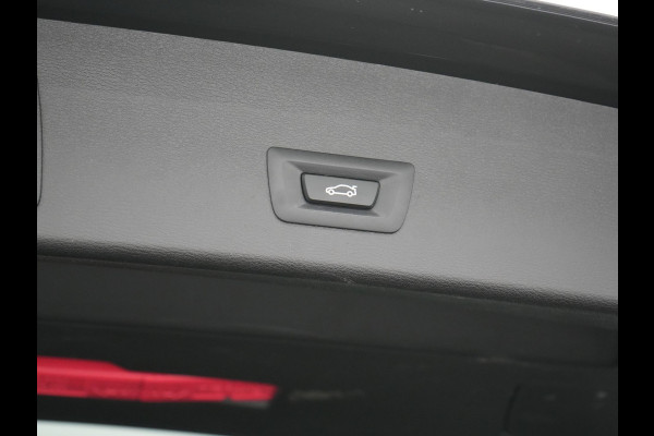 BMW X1 sDrive18i M Sport 141pk | Trekhaak Afn. | Camera | Lederen Sportstoelen Verwarmd | Navigatie | Cruise Control | LED Koplampen | 18"L.M |