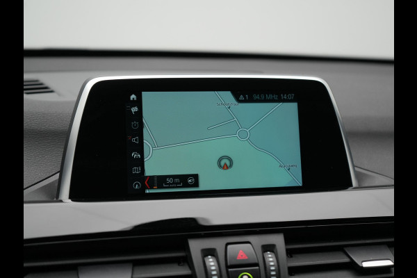 BMW X1 sDrive18i M Sport 141pk | Trekhaak Afn. | Camera | Lederen Sportstoelen Verwarmd | Navigatie | Cruise Control | LED Koplampen | 18"L.M |