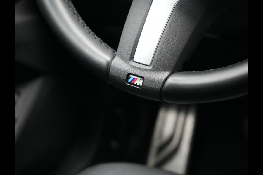 BMW X1 sDrive18i M Sport 141pk | Trekhaak Afn. | Camera | Lederen Sportstoelen Verwarmd | Navigatie | Cruise Control | LED Koplampen | 18"L.M |
