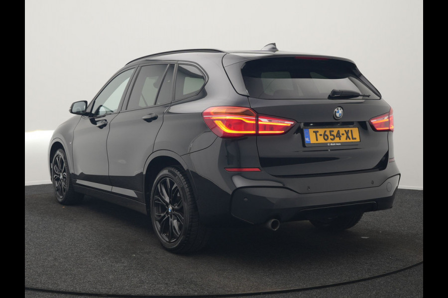BMW X1 sDrive18i M Sport 141pk | Trekhaak Afn. | Camera | Lederen Sportstoelen Verwarmd | Navigatie | Cruise Control | LED Koplampen | 18"L.M |