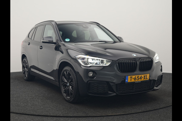 BMW X1 sDrive18i M Sport 141pk | Trekhaak Afn. | Camera | Lederen Sportstoelen Verwarmd | Navigatie | Cruise Control | LED Koplampen | 18"L.M |