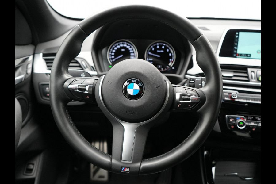 BMW X1 sDrive18i M Sport 141pk | Trekhaak Afn. | Camera | Lederen Sportstoelen Verwarmd | Navigatie | Cruise Control | LED Koplampen | 18"L.M |