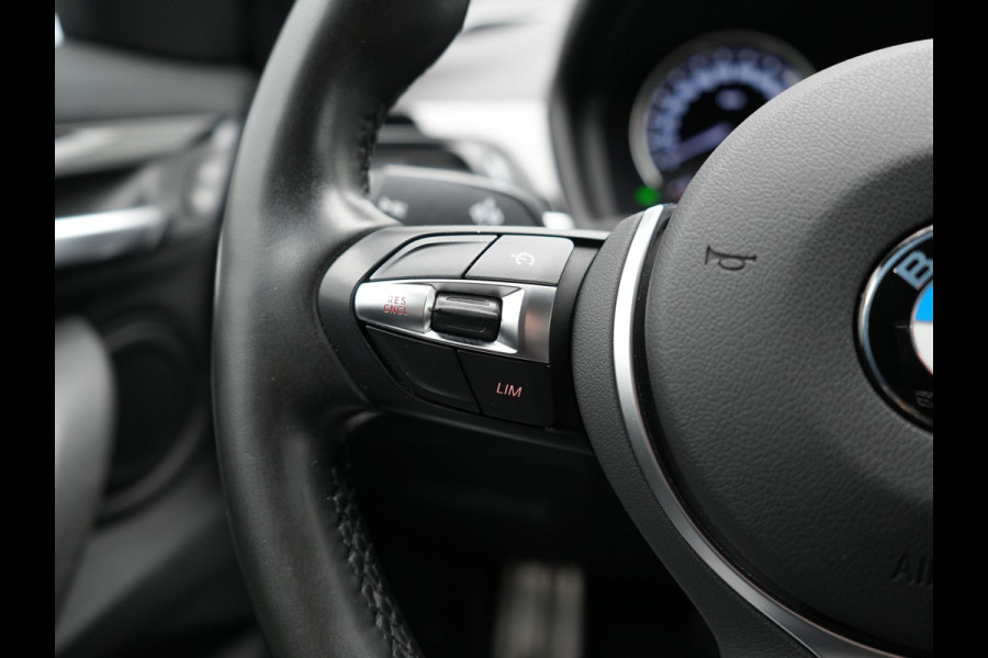 BMW X1 sDrive18i M Sport 141pk | Trekhaak Afn. | Camera | Lederen Sportstoelen Verwarmd | Navigatie | Cruise Control | LED Koplampen | 18"L.M |