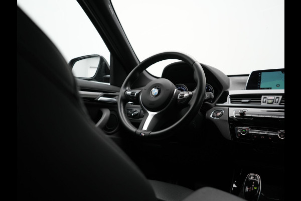 BMW X1 sDrive18i M Sport 141pk | Trekhaak Afn. | Camera | Lederen Sportstoelen Verwarmd | Navigatie | Cruise Control | LED Koplampen | 18"L.M |