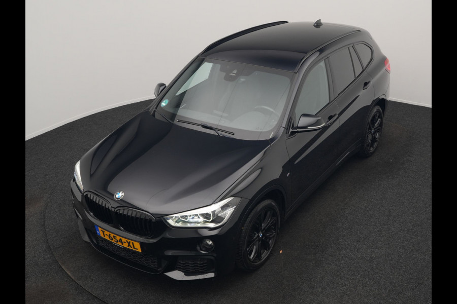 BMW X1 sDrive18i M Sport 141pk | Trekhaak Afn. | Camera | Lederen Sportstoelen Verwarmd | Navigatie | Cruise Control | LED Koplampen | 18"L.M |