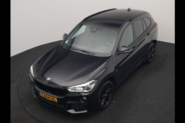 BMW X1 sDrive18i M Sport 141pk | Trekhaak Afn. | Camera | Lederen Sportstoelen Verwarmd | Navigatie | Cruise Control | LED Koplampen | 18"L.M |
