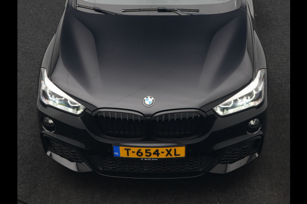 BMW X1 sDrive18i M Sport 141pk | Trekhaak Afn. | Camera | Lederen Sportstoelen Verwarmd | Navigatie | Cruise Control | LED Koplampen | 18"L.M |