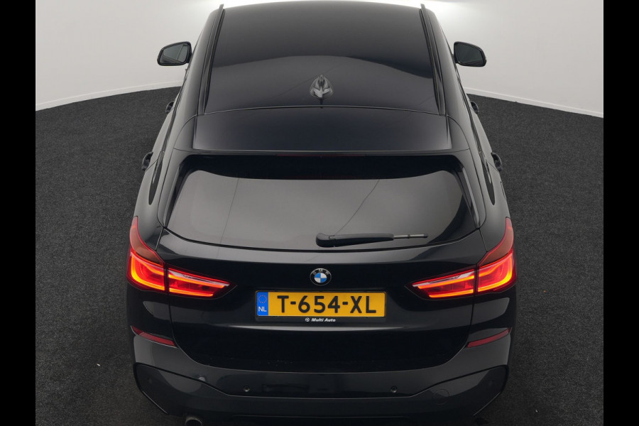 BMW X1 sDrive18i M Sport 141pk | Trekhaak Afn. | Camera | Lederen Sportstoelen Verwarmd | Navigatie | Cruise Control | LED Koplampen | 18"L.M |