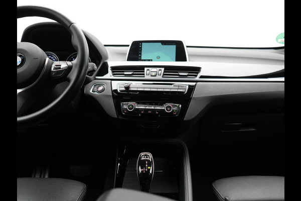 BMW X1 sDrive18i M Sport 141pk | Trekhaak Afn. | Camera | Lederen Sportstoelen Verwarmd | Navigatie | Cruise Control | LED Koplampen | 18"L.M |
