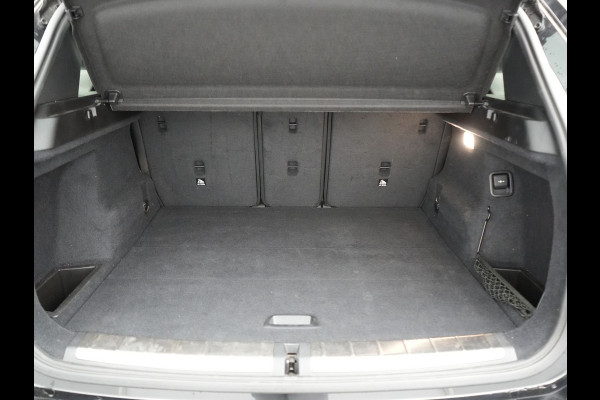 BMW X1 sDrive18i M Sport 141pk | Trekhaak Afn. | Camera | Lederen Sportstoelen Verwarmd | Navigatie | Cruise Control | LED Koplampen | 18"L.M |