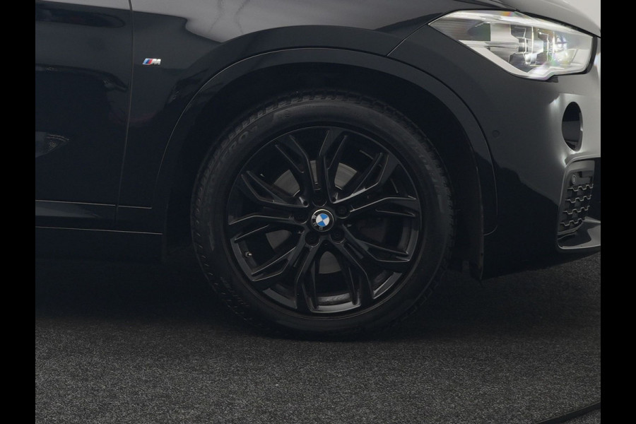 BMW X1 sDrive18i M Sport 141pk | Trekhaak Afn. | Camera | Lederen Sportstoelen Verwarmd | Navigatie | Cruise Control | LED Koplampen | 18"L.M |