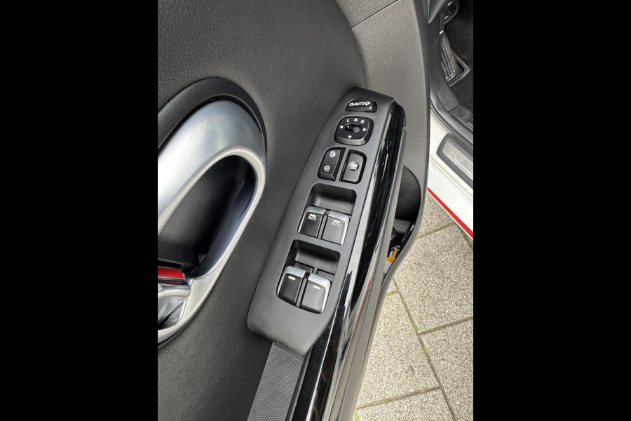 Kia Soul 1.6 GDi Spirit - Navigatie I Leer I Airco I Xenon I PDC I Achteruitrij Camera I Dealer onderhouden