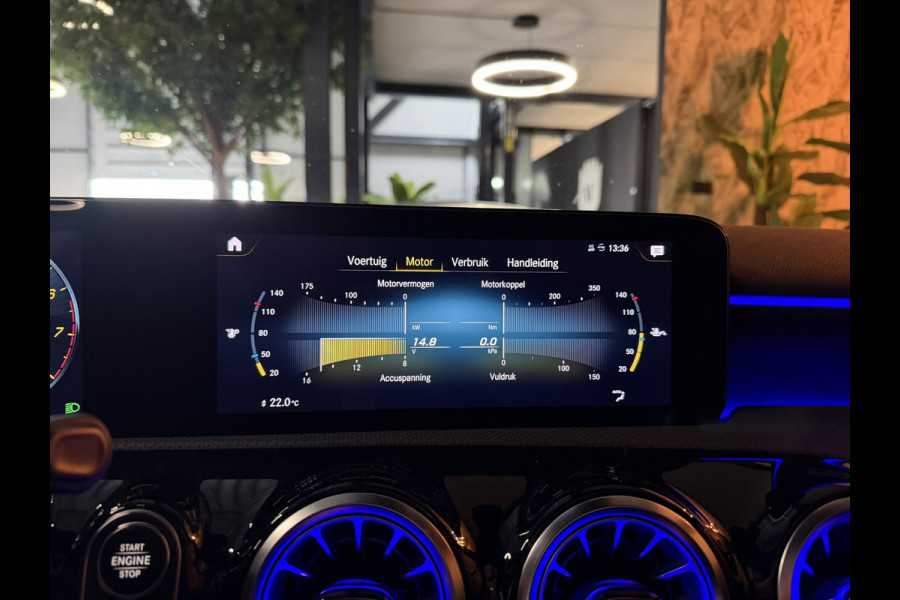 Mercedes-Benz A-Klasse 200 AMG Line Junge Sterne Garantie Pano Ambient Night Camera Carplay StoelVW Cruise Clima Navi Dab Rijklaar