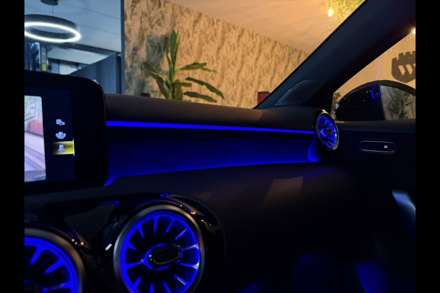 Mercedes-Benz A-Klasse 200 AMG Line Junge Sterne Garantie Pano Ambient Night Camera Carplay StoelVW Cruise Clima Navi Dab Rijklaar