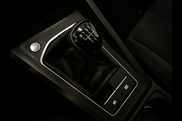 Volkswagen Golf 2.0 TDI / Pano / BTW / CarPlay / Stoelverwarming