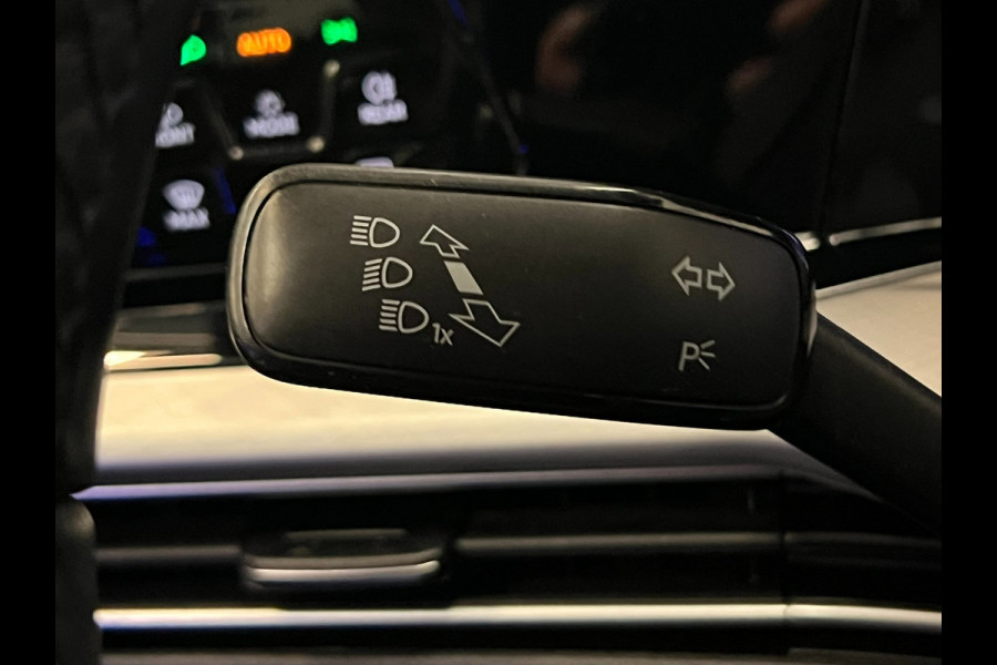 Volkswagen Golf 2.0 TDI / Pano / BTW / CarPlay / Stoelverwarming