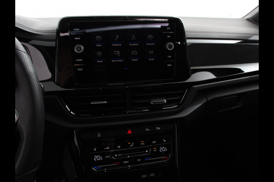 Volkswagen T-Roc 1.5 TSI DSG R-Line + Design pakket Black Automaat Climate control Stoelverwarming Stuurverwarming Parkeersensoren LED Adaptieve cruise control Camera Panorama dak Navigatie Apple Carplay/Android Auto Climate control