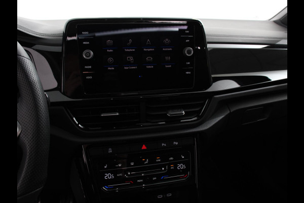 Volkswagen T-Roc 1.5 TSI DSG R-Line + Design pakket Black Automaat Climate control Stoelverwarming Stuurverwarming Parkeersensoren LED Adaptieve cruise control Camera Panorama dak Navigatie Apple Carplay/Android Auto Climate control