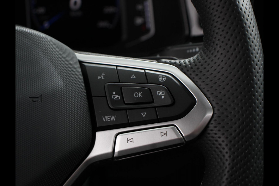 Volkswagen T-Roc 1.5 TSI DSG R-Line + Design pakket Black Automaat Climate control Stoelverwarming Stuurverwarming Parkeersensoren LED Adaptieve cruise control Camera Panorama dak Navigatie Apple Carplay/Android Auto Climate control