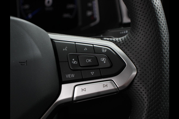 Volkswagen T-Roc 1.5 TSI DSG R-Line + Design pakket Black Automaat Climate control Stoelverwarming Stuurverwarming Parkeersensoren LED Adaptieve cruise control Camera Panorama dak Navigatie Apple Carplay/Android Auto Climate control