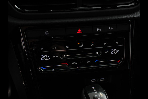 Volkswagen T-Roc 1.5 TSI DSG R-Line + Design pakket Black Automaat Climate control Stoelverwarming Stuurverwarming Parkeersensoren LED Adaptieve cruise control Camera Panorama dak Navigatie Apple Carplay/Android Auto Climate control