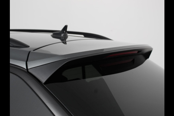 Volkswagen T-Roc 1.5 TSI DSG R-Line + Design pakket Black Automaat Climate control Stoelverwarming Stuurverwarming Parkeersensoren LED Adaptieve cruise control Camera Panorama dak Navigatie Apple Carplay/Android Auto Climate control