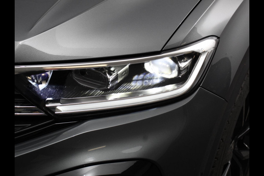 Volkswagen T-Roc 1.5 TSI DSG R-Line + Design pakket Black Automaat Climate control Stoelverwarming Stuurverwarming Parkeersensoren LED Adaptieve cruise control Camera Panorama dak Navigatie Apple Carplay/Android Auto Climate control