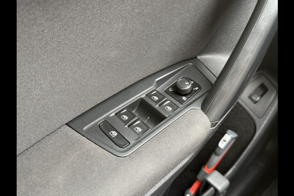 Volkswagen Tiguan 1.5 TSI ACT Comfortline | Apple Carplay | ACC | Trekaak | Draadloze lader