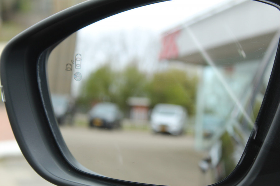 Opel Corsa 1.2 Turbo GS , Slechts 20111km Climate control , Stoel en Stuur verwarming, Panoramadak Cruise control , Camera, Parkeersensoren voor + achter