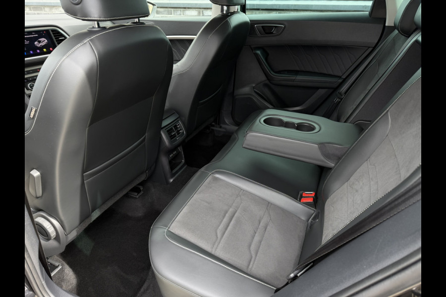 Seat Ateca 1.5 TSI Xperience Business Intense Elek. Trekhaak | 360° | Alcantara | LED | Carplay | Navi | Camera | PDC