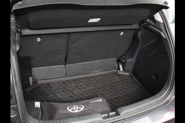 Toyota Yaris 1.5 Hybrid Dynamic Automaat | Climate control | Cruise control adaptieve | LED | Achteruitrijcamera | Keyless start | Lane assist | Navigatie | Apple Carplay/ Android Auto |