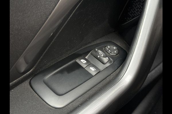 Peugeot 2008 1.2 PureTech Blue Lion 2e Eigenaar|Navi|Pano|Trekhaak|Airco|Cruise|PDC|Carplay|N.A.P|APK tot 05-2027