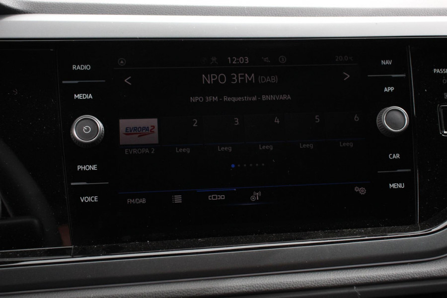 Volkswagen Polo 1.0 TSI DSG R-Line | DEMO ! | Panorama dak Navigatie App Connect Climate Control DAB LED Parkeer sensoren Camera Cruise control adaptive