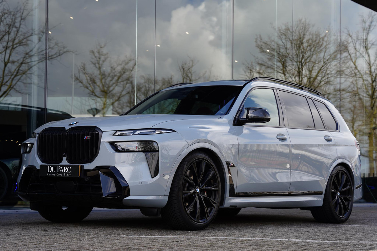 BMW X7 60 I X DRIVE 6 P / Individual / Sky Lounge / BTW