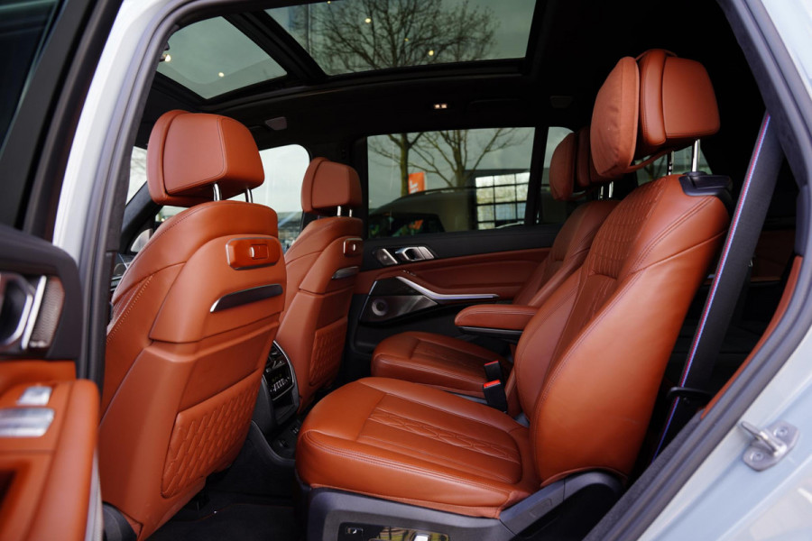 BMW X7 60 I X DRIVE 6 P / Individual / Sky Lounge / BTW