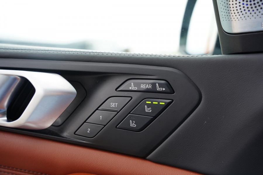 BMW X7 60 I X DRIVE 6 P / Individual / Sky Lounge / BTW