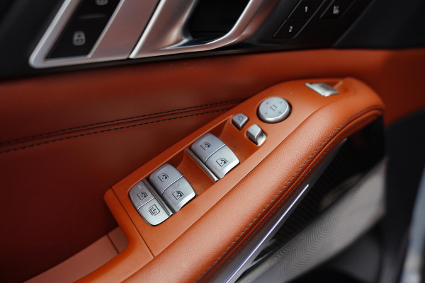 BMW X7 60 I X DRIVE 6 P / Individual / Sky Lounge / BTW