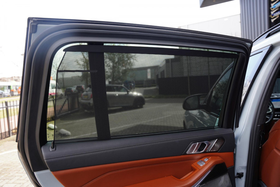 BMW X7 60 I X DRIVE 6 P / Individual / Sky Lounge / BTW