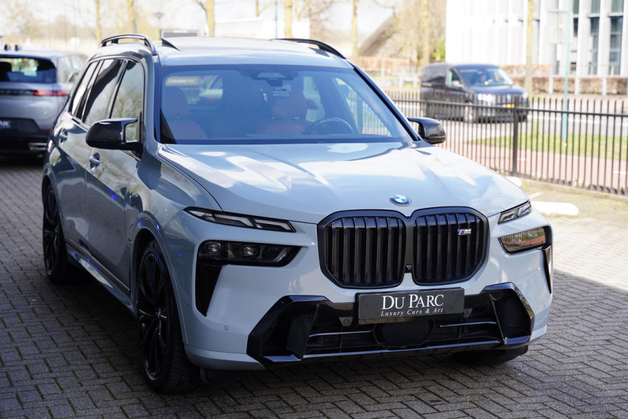 BMW X7 60 I X DRIVE 6 P / Individual / Sky Lounge / BTW